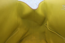 Load image into Gallery viewer, HERMES／Toolbox20 Swift leather Lime Shoulder bag 800040153
