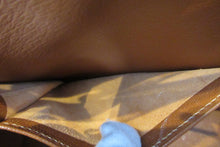 Load image into Gallery viewer, HERMES KELLY 32 Graine Couchevel leather Gold 〇X Engraving Shoulder bag 700050115
