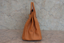 Load image into Gallery viewer, HERMES HAUT A COURROIRE 32 Graine Couchevel leather Natural □B Engraving Hand bag 800040163
