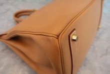 Load image into Gallery viewer, HERMES HAUT A COURROIRE 32 Graine Couchevel leather Natural □B Engraving Hand bag 800040163
