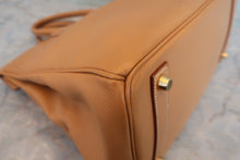 Load image into Gallery viewer, HERMES HAUT A COURROIRE 32 Graine Couchevel leather Natural □B Engraving Hand bag 800040163
