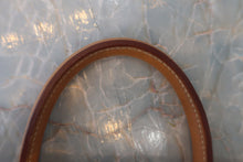 Load image into Gallery viewer, HERMES HAUT A COURROIRE 32 Graine Couchevel leather Natural □B Engraving Hand bag 800040163
