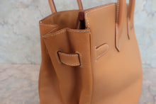 Load image into Gallery viewer, HERMES HAUT A COURROIRE 32 Graine Couchevel leather Natural □B Engraving Hand bag 800040163
