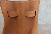 Load image into Gallery viewer, HERMES HAUT A COURROIRE 32 Graine Couchevel leather Natural □B Engraving Hand bag 800040163

