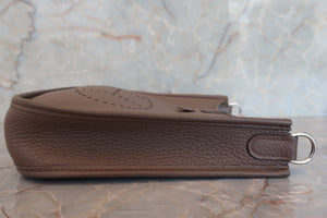 HERMES／エルメス エブリンTPM トリヨンクレマンス エトゥープ Y刻印 ショルダーバッグ 700060233