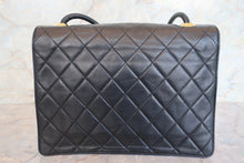 Load image into Gallery viewer, CHANEL Medium Matelasse shoulder bag Lambskin Black/Gold hadware Shoulder bag 700090068
