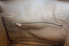 Load image into Gallery viewer, HERMES HAUT A COURROIRE 32 Graine Couchevel leather Natural □B Engraving Hand bag 800040163
