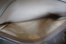 Load image into Gallery viewer, HERMES HAUT A COURROIRE 32 Graine Couchevel leather Natural □B Engraving Hand bag 800040163
