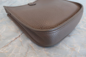 HERMES／エルメス エブリンTPM トリヨンクレマンス エトゥープ Y刻印 ショルダーバッグ 700060233