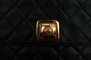 CHANEL Medium Matelasse shoulder bag Lambskin Black/Gold hadware Shoulder bag 700090068