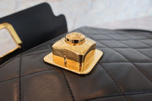 Load image into Gallery viewer, CHANEL Medium Matelasse shoulder bag Lambskin Black/Gold hadware Shoulder bag 700090068
