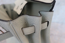 Load image into Gallery viewer, HERMES BIRKIN 25 Togo leather Gris neve B Engraving Hand bag 600070034
