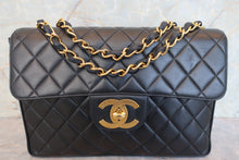 Load image into Gallery viewer, CHANEL Medium Matelasse single flap chain shoulder bag Lambskin Navy/Gold hadware Shoulder bag 700090075
