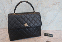Load image into Gallery viewer, CHANEL Matelasse trapezoid hand bag Caviar skin Black/Gold hadware Hand bag 700090112
