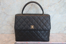 Load image into Gallery viewer, CHANEL Matelasse trapezoid hand bag Caviar skin Black/Gold hadware Hand bag 700090112
