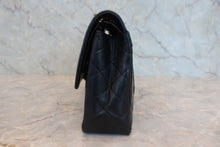 将图片加载到图库查看器，CHANEL/香奈儿 巴黎限定 CF 双盖 链条包 羊皮 Black/Gold hadware(黑色/金色金属) 肩背包 800030138
