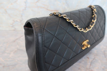 Load image into Gallery viewer, CHANEL Matelasse chain shoulder bag Lambskin Black/Gold hadware Shoulder bag 700110171
