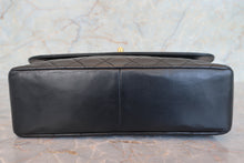 Load image into Gallery viewer, CHANEL Matelasse chain shoulder bag Lambskin Black/Gold hadware Shoulder bag 700110171
