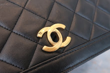 Load image into Gallery viewer, CHANEL Matelasse chain shoulder bag Lambskin Black/Gold hadware Shoulder bag 700110171

