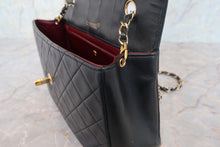 Load image into Gallery viewer, CHANEL Matelasse chain shoulder bag Lambskin Black/Gold hadware Shoulder bag 700110171
