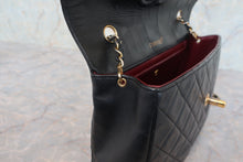 Load image into Gallery viewer, CHANEL Matelasse chain shoulder bag Lambskin Black/Gold hadware Shoulder bag 700110171
