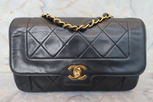 Load image into Gallery viewer, CHANEL Matelasse chain shoulder bag Lambskin Black/Gold hadware Shoulder bag 700120013
