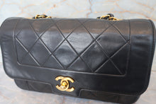 Load image into Gallery viewer, CHANEL Matelasse chain shoulder bag Lambskin Black/Gold hadware Shoulder bag 700120013
