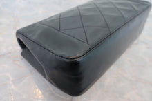 Load image into Gallery viewer, CHANEL Matelasse chain shoulder bag Lambskin Black/Gold hadware Shoulder bag 700120013
