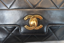 Load image into Gallery viewer, CHANEL Matelasse chain shoulder bag Lambskin Black/Gold hadware Shoulder bag 700120013
