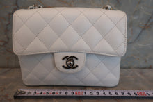 画像をギャラリービューアに読み込む, CHANEL/シャネル ミニマトラッセシングルフラップチェーンショルダーバッグ キャビアスキン ホワイト/シルバー金具 ショルダーバッグ 700030145
