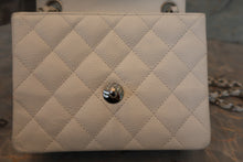 画像をギャラリービューアに読み込む, CHANEL/シャネル ミニマトラッセシングルフラップチェーンショルダーバッグ キャビアスキン ホワイト/シルバー金具 ショルダーバッグ 700030145
