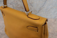 Load image into Gallery viewer, HERMES KELLY 32 Clemence leather Curry □L Engraving Shoulder bag 700010233
