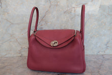 Load image into Gallery viewer, HERMES LINDY 26 Clemence leather Bois de rose □O Engraving Shoulder bag 700090106
