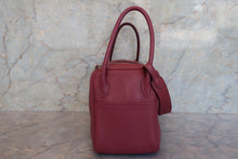 Load image into Gallery viewer, HERMES LINDY 26 Clemence leather Bois de rose □O Engraving Shoulder bag 700090106
