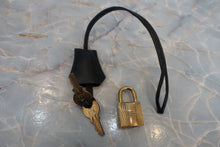 Load image into Gallery viewer, HERMES KELLY 28 Box carf leather Black Hand bag 700120003
