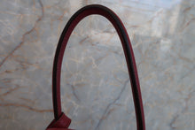 Load image into Gallery viewer, HERMES LINDY 26 Clemence leather Bois de rose □O Engraving Shoulder bag 700090106
