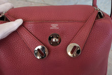 Load image into Gallery viewer, HERMES LINDY 26 Clemence leather Bois de rose □O Engraving Shoulder bag 700090106
