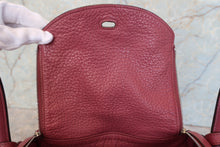 Load image into Gallery viewer, HERMES LINDY 26 Clemence leather Bois de rose □O Engraving Shoulder bag 700090106
