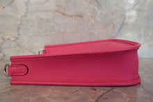 Load image into Gallery viewer, HERMES  EVELYNE TPM Clemence leather Rose shocking Z Engraving Shoulder bag 700100140
