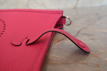 Load image into Gallery viewer, HERMES  EVELYNE TPM Clemence leather Rose shocking Z Engraving Shoulder bag 700100140
