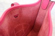 Load image into Gallery viewer, HERMES  EVELYNE TPM Clemence leather Rose shocking Z Engraving Shoulder bag 700100140
