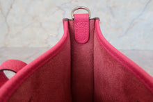 Load image into Gallery viewer, HERMES  EVELYNE TPM Clemence leather Rose shocking Z Engraving Shoulder bag 700100140
