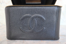 画像をギャラリービューアに読み込む, CHANEL/シャネル ココマークバニティ キャビアスキン ブラック/ゴールド金具 バニティ 800090235
