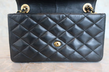將圖片載入圖庫檢視器 CHANEL/シャネル マトラッセチェーンショルダーバッグ ラムスキン ブラック/ゴールド金具 ショルダーバッグ 800030212
