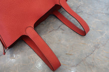 画像をギャラリービューアに読み込む, HERMES／エルメス ピコタンロックＭＭ トリヨンクレマンス ルージュピヴォワンヌ □R刻印 ハンドバッグ 800030188
