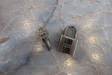 画像をギャラリービューアに読み込む, HERMES／エルメス ピコタンロックＭＭ トリヨンクレマンス ルージュピヴォワンヌ □R刻印 ハンドバッグ 800030188
