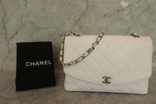 画像をギャラリービューアに読み込む, CHANEL/シャネル ダイアナマトラッセチェーンショルダーバッグ キャビアスキン ホワイト/シルバー金具 ショルダーバッグ 700120230
