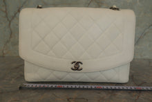 画像をギャラリービューアに読み込む, CHANEL/シャネル ダイアナマトラッセチェーンショルダーバッグ キャビアスキン ホワイト/シルバー金具 ショルダーバッグ 700120230
