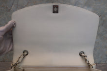 画像をギャラリービューアに読み込む, CHANEL/シャネル ダイアナマトラッセチェーンショルダーバッグ キャビアスキン ホワイト/シルバー金具 ショルダーバッグ 700120230
