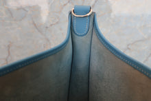 Load image into Gallery viewer, HERMES EVELYNE 2PM Epsom leather Cyclamen □J Engraving Shoulder bag 600050206
